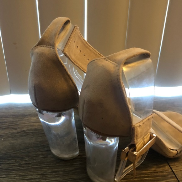 Assorted shoes - Picture 11 of 15